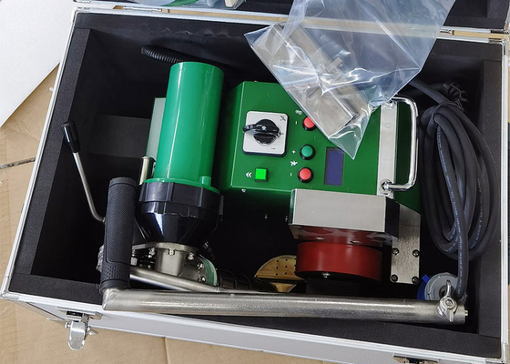 2800W SWT-UME Máquina de soldadura de banderas de PVC para carpa de membrana